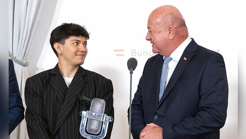 ESC-Sieger JJ (l.) trifft Österreichs Bundeskanzler Christian Stocker.