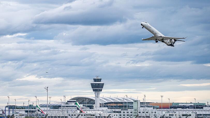 Am Flughafen in M&uuml;nchen wurden nach Beginn des Krieges in Nahost Dutzende Fl&uuml;ge in die Region gestrichen. (Archivbild)