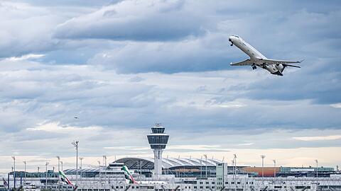 Am Flughafen in M&uuml;nchen wurden nach Beginn des Krieges in Nahost Dutzende Fl&uuml;ge in die Region gestrichen. (Archivbild)