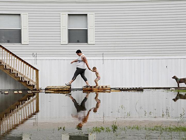 Überschwemmter Vorgarten in Muskogee: Seit Tagen wüten Unwetter im Mittleren Westen der USA.