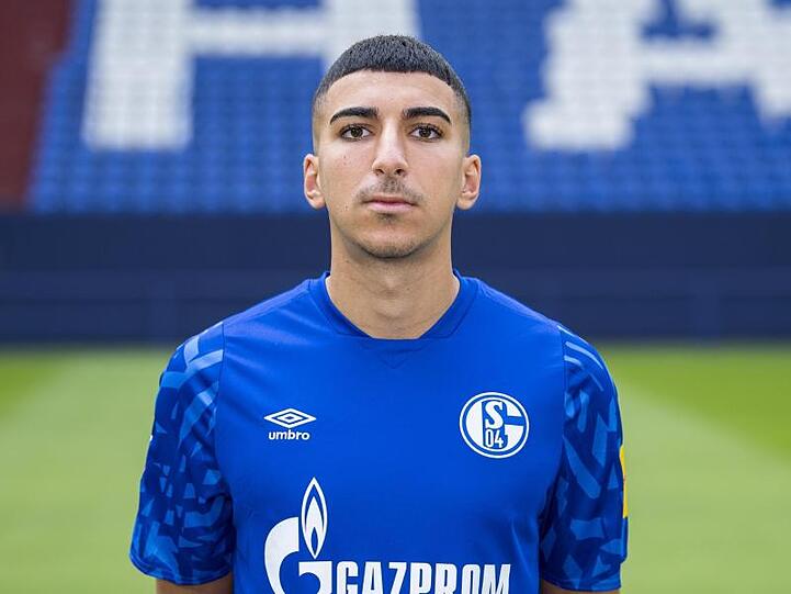 Auch ein Ass am Controller: Schalkes Nassim Boujellab.