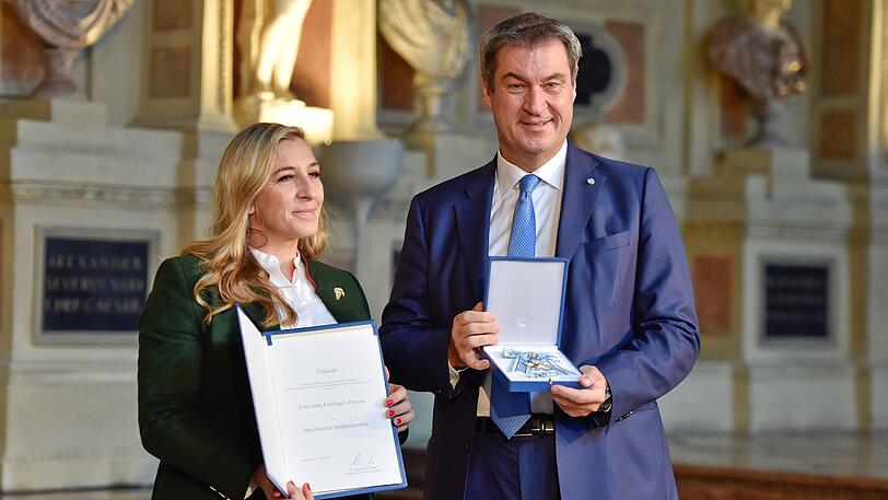 Anni Friesinger mit Ministerpräsident Markus Söder