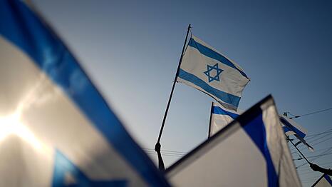 Wie geht es weiter in Israel? In der Residenz des Präsidenten wurde verhandelt - auf der Sraße wird weiter protestiert.