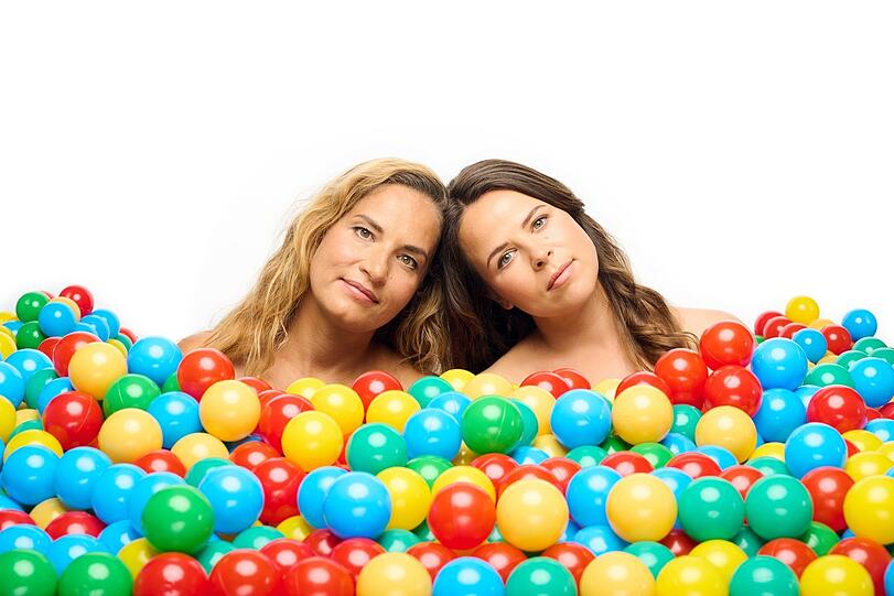 Ariane Müller (links) und Julia Gámez Martin bilden das Duo Suchtpotenzial.