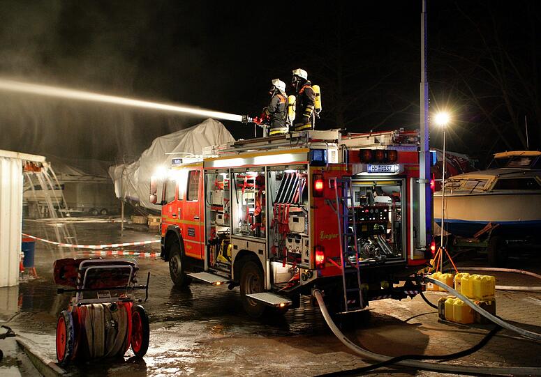Ein Löschauto im Einsatz.