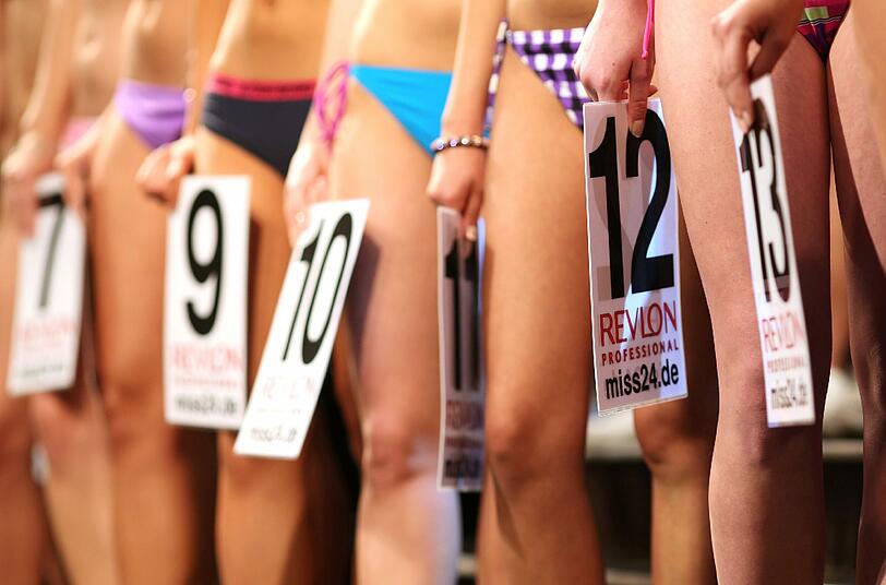 Teilnehmerinnen der Wahl zur "Miss Berlin 2013" präsentieren sich im Estrel Convention Center in Berlin bei der Wahl zu "Miss und Mister Berlin 2013". 26 Teilnehmer stellten sich der Wahl.
