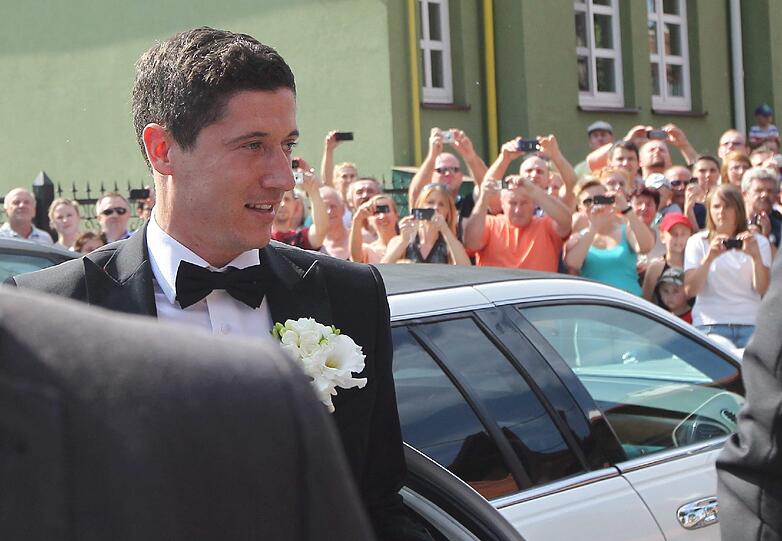 Ein strahlender Robert Lewandowski gibt seiner Anna am Samstag das Jawort - die Bilder der Hochzeit in Polen