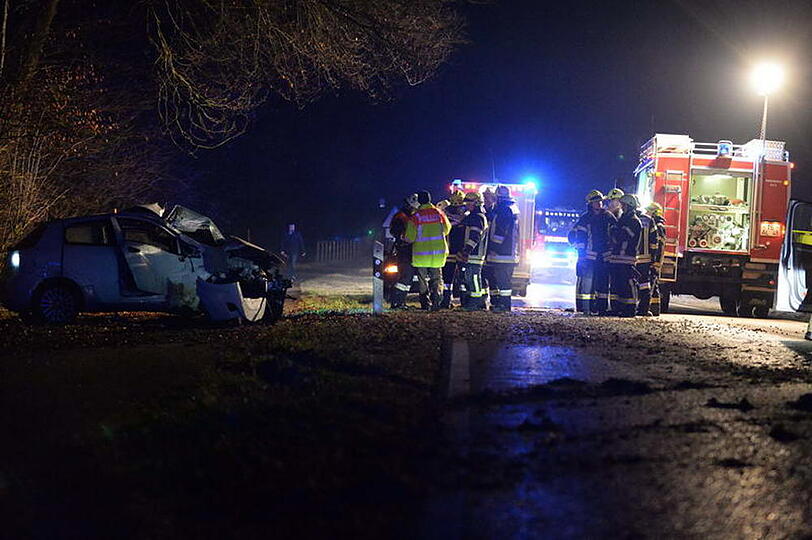 Unfall in der Gemeinde Egerer: Der Fahrer wurde bei dem Crash schwer verletzt. Die Bilder vom Unfallort.