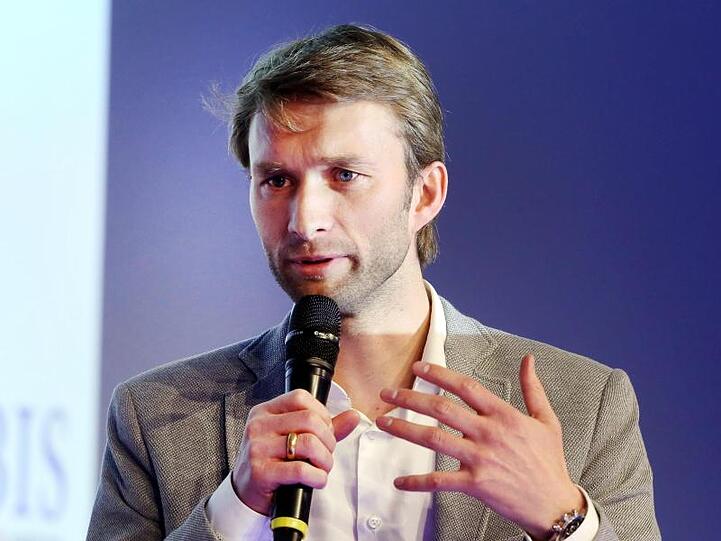 Für Bayer-Sportdirektor Simon Rolfes zählen bei Spieler-Transfers die sportlichen Qualitäten.