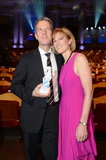 RTL-Mann Peter Klöppel mit seinem Preis.