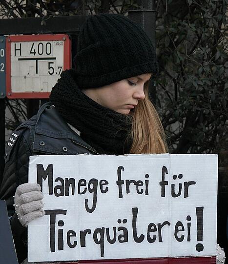"Manege frei für Tierquälerei"!