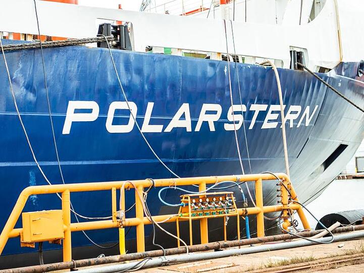 Auf dem Forschungsschiff "Polarstern" lassen sich Wissenschaftler ein Jahr lang im Packeis der zentralen Arktis einfrieren, um neue Erkenntnisse über das Klima zu erlangen.