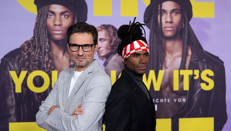Simon Verhoeven (r), Regisseur, und Fabrice Morvan, ehemaliges Mitglied von Milli Vanilli.