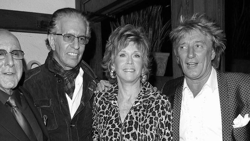 Musikproduzent Richard Perry (li.) verstarb im Alter von 82 Jahren, Rod Stewart (re.) nimmt bei Instagram Abschied. Musikproduzent Richard Perry (li.) verstarb im Alter von 82 Jahren, Rod Stewart (re.) nimmt bei Instagram Abschied.