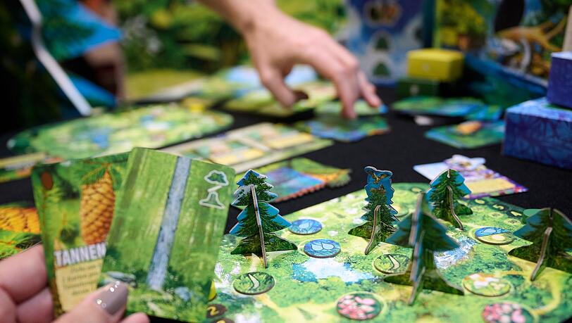 Experten halten das gemeinsame Spielen aus vielen Gründen für positiv - für Jung und Alt