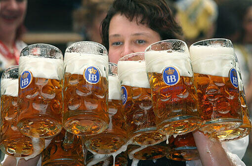 Das Bier besteht aus Wasser, Gerstenmalz, Weizenmalz und
Hopfen.