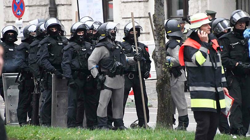 Mit starken Kräften ging die Polizei dann vor.
