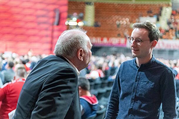 Das Katar-Aus ist vor allem für Michael Ott (r.) ein großer Erfolg, der sich über die Jahre auch gerne mit Uli Hoeneß anlegte. Das Katar-Aus ist vor allem für Michael Ott (r.) ein großer Erfolg, der sich über die Jahre auch gerne mit Uli Hoeneß anlegte.