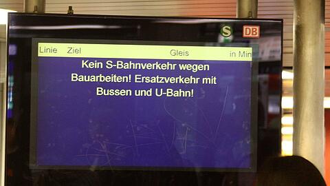 Ein ähnlicher Satz wird bald wieder auf den Anzeigetafeln der Münchner S-Bahn zu lesen sein - nur sind nicht alle U-Bahnen als Ersatzverkehr geeignet: Bei der U3 und der U6 gibt es ebenfalls Einschränkungen