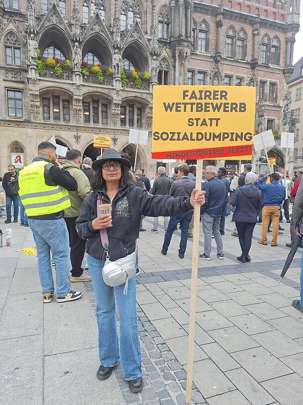 Samina ist Nachttaxlerin in München Samina ist Nachttaxlerin in München