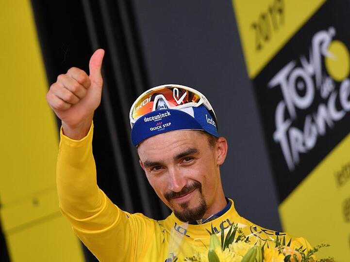 Durfte sich auch in Nimes das Gelbe Trikot überstreifen: Julian Alaphilippe.