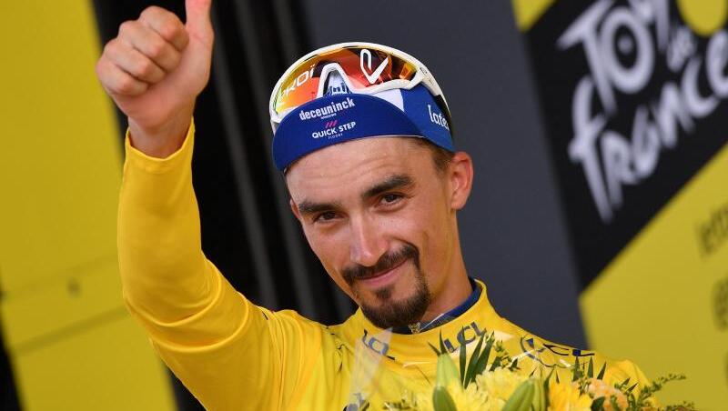 Durfte sich auch in Nimes das Gelbe Trikot überstreifen: Julian Alaphilippe. Durfte sich auch in Nimes das Gelbe Trikot überstreifen: Julian Alaphilippe.