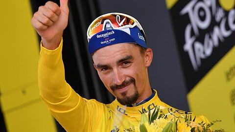 Durfte sich auch in Nimes das Gelbe Trikot überstreifen: Julian Alaphilippe.