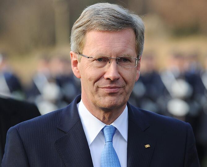 2010 soll sich Wulff einen Ausflug zum Deutschen Filmball in München vom Marmeladen-Konzern Zentis finanzieren lassen haben.