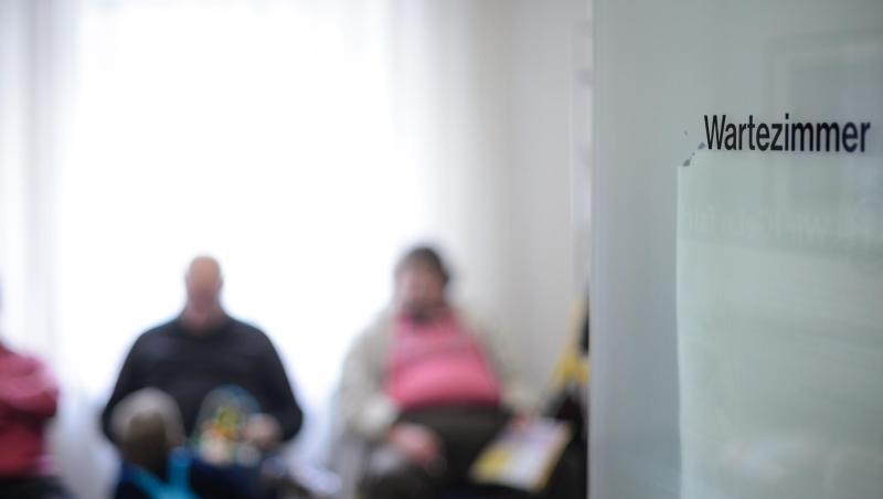 Wartezimmer einer Arztpraxis: Deutschlands Kassenärzte warnen eindringlich vor unnötigen Praxisbesuchen wegen des neuen Coronavirus. Wartezimmer einer Arztpraxis: Deutschlands Kassenärzte warnen eindringlich vor unnötigen Praxisbesuchen wegen des neuen Coronavirus.