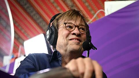 Sportkommentator Béla Réthy vor dem Spiel.