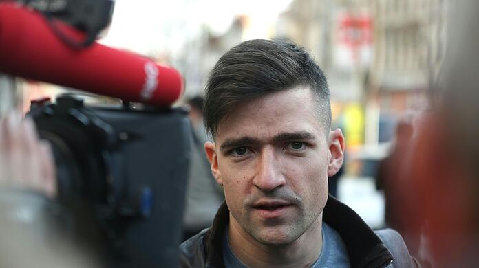Martin Sellner, damals Chef der rechten "Identitären Bewegung" aus Österreich, nimmt an einem Pressetermin teil.