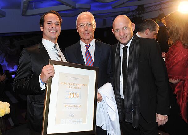 Die beiden Futurecom-Gründer Johannes Meyer (li.) und Michael Ecker (re.) wurden 2013 im Beisein von Franz Beckenbauer auf der BUSCHE-Gala ausgezeichnet Die beiden Futurecom-Gründer Johannes Meyer (li.) und Michael Ecker (re.) wurden 2013 im Beisein von Franz Beckenbauer auf der BUSCHE-Gala ausgezeichnet