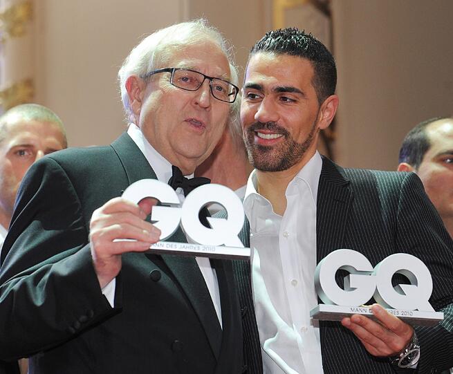 2010: Bushido zusammen mit dem damaligen Wirtschaftsminister Rainer Brüderle. Beide bekammen bei einer Preiverleihung den Award als "GQ Mann des Jahres".