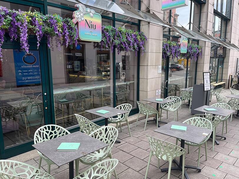 Auch das Niu Asian Café in der Sendlinger Straße hat mit verzögerten Matcha-Lieferungen zu kämpfen. Auch das Niu Asian Café in der Sendlinger Straße hat mit verzögerten Matcha-Lieferungen zu kämpfen.