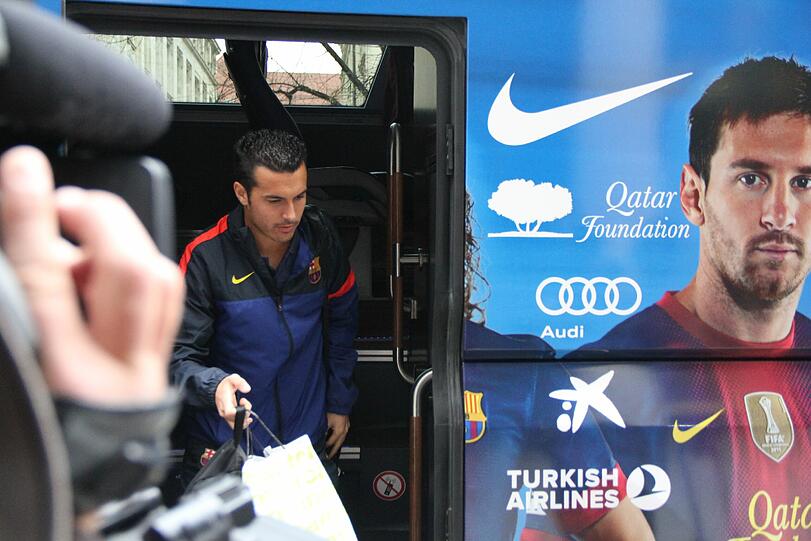 Hier kommt der FC Barcelona in München am Bayerischen Hof an. Die Bilder