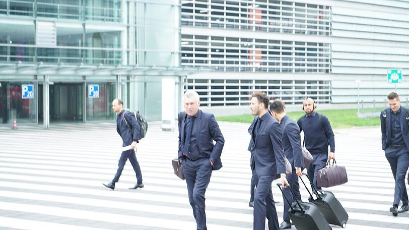 Die Bilder vom Abflug des FC Bayern.