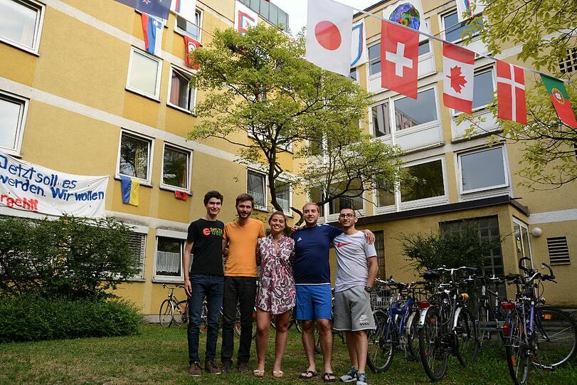 Wollten, dass das Johanneskolleg bleibt (v.l.): Daniel Schaab, Samuel Held, Sayrabe Mananjara, Vasil Argirov und Yamen Helbaoui.