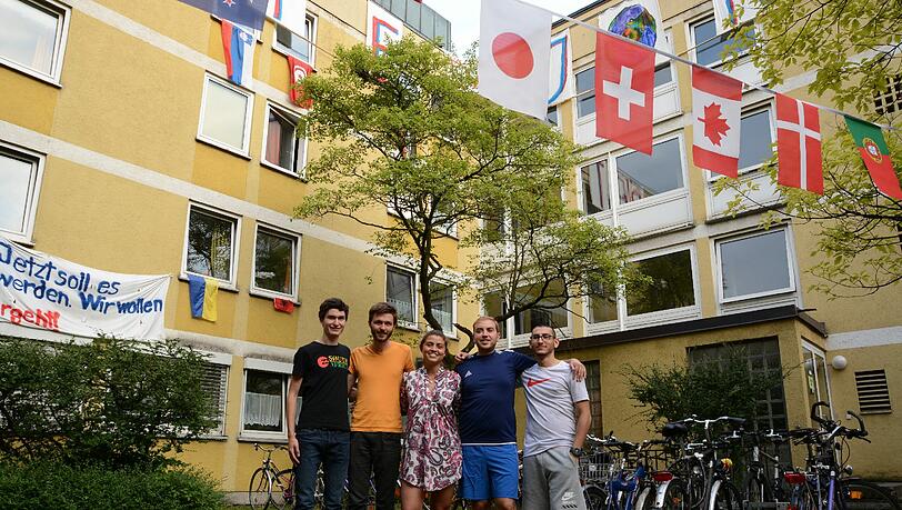 Wollten, dass das Johanneskolleg bleibt (v.l.): Daniel Schaab, Samuel Held, Sayrabe Mananjara, Vasil Argirov und Yamen Helbaoui. Wollten, dass das Johanneskolleg bleibt (v.l.): Daniel Schaab, Samuel Held, Sayrabe Mananjara, Vasil Argirov und Yamen Helbaoui.