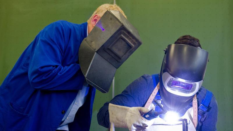Die Prämie soll Ausbildungsplätze im Mittelstand erhalten. Die Prämie soll Ausbildungsplätze im Mittelstand erhalten.
