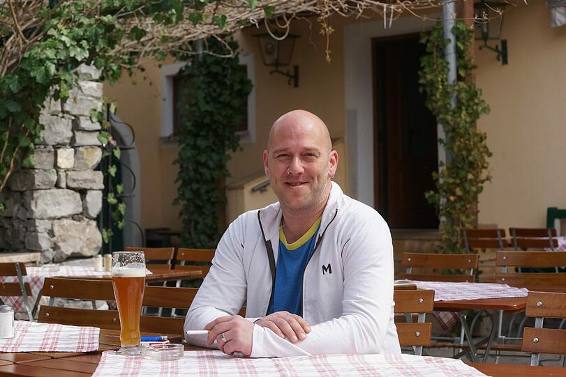Im Sommer ist der Musikkabarettist Michael Dietmayr gerne bei sich um die Ecke im El Greco.