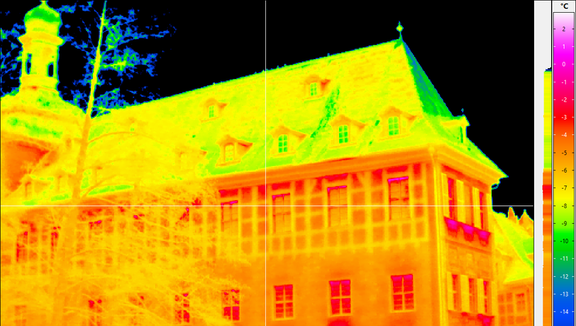 Die Wärmebildaufnahme des alten Bamberger Rathauses zeigt das sonst unsichtbare Fachwerk unter dem Putz (kleines Bild). Die Wärmebildaufnahme des alten Bamberger Rathauses zeigt das sonst unsichtbare Fachwerk unter dem Putz (kleines Bild).