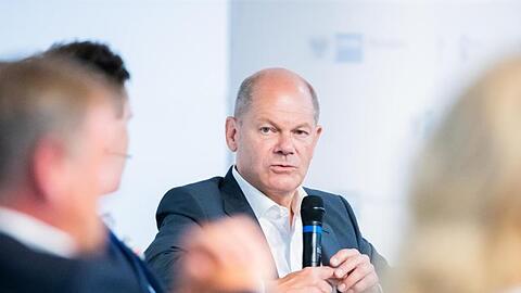 Bundesfinanzminister und SPD-Kanzlerkandidat Olaf Scholz bei einer Podiumsdiskussion in Potsdam.