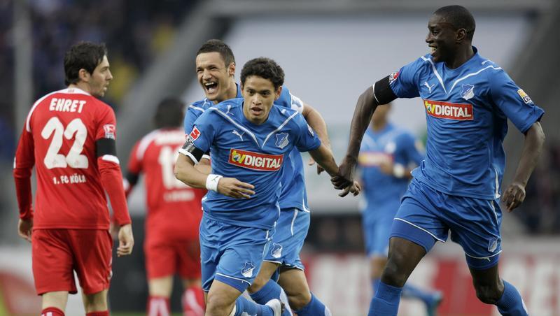 Hoffenheims Salihovic (2. von links) und Demba Ba bereiten sich am 9. Januar gegen die Löwen auf die Bundesliga vor. Hoffenheims Salihovic (2. von links) und Demba Ba bereiten sich am 9. Januar gegen die Löwen auf die Bundesliga vor.