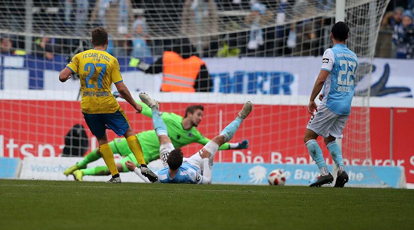 AARON BERZEL - Note 5: Erneut mittleres Glied der Dreierkette. Verlor merklich viele Kopfballduelle - unter anderem auch beim 0:1. Unter dem Strich nicht ausreichend.