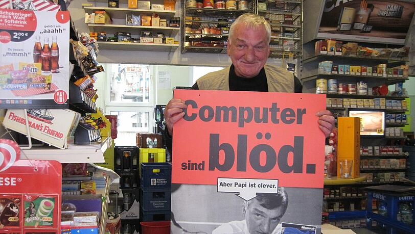 Dieter Knebel ist ein kleiner Werbestar - 1996 war er auf einem Plakat zu sehen. Dieter Knebel ist ein kleiner Werbestar - 1996 war er auf einem Plakat zu sehen.