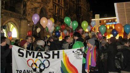 Gegen "Stussland" und Homophobie: Die Demonstration auf dem Marienplatz.
