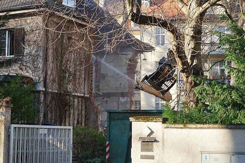 Die Bilder vom Abriss der Villa an der Kolbergerstraße 5 in Bogenhausen.