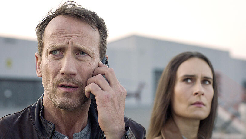 Der Einsatz läuft aus dem Ruder: Falke (Wotan Wilke Möhring) mit Kollegin Katia (Anja Taschenberg) im aktuellen Hamurg-"Tatort: Macht der Familie". Der Einsatz läuft aus dem Ruder: Falke (Wotan Wilke Möhring) mit Kollegin Katia (Anja Taschenberg) im aktuellen Hamurg-"Tatort: Macht der Familie".