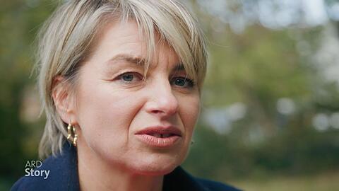 Sabine Heinrich f&uuml;hrt durch die Doku "Die Wechseljahre: Zu hei&szlig; f&uuml;r Deutschland?".