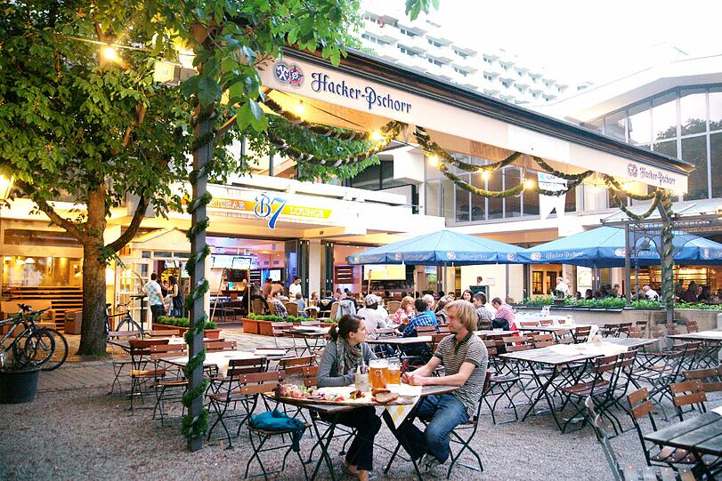 Ein lauschiges Plätzchen auf der Schwanthalerhöhe: Der Wirtsgarten vom Kastaniengarten oberhalb der Theresienwiese.